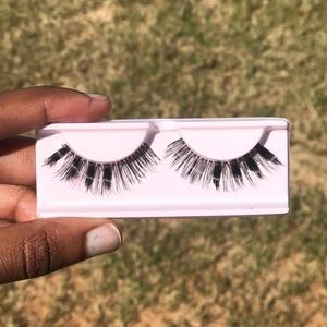 “Wing$” lashes